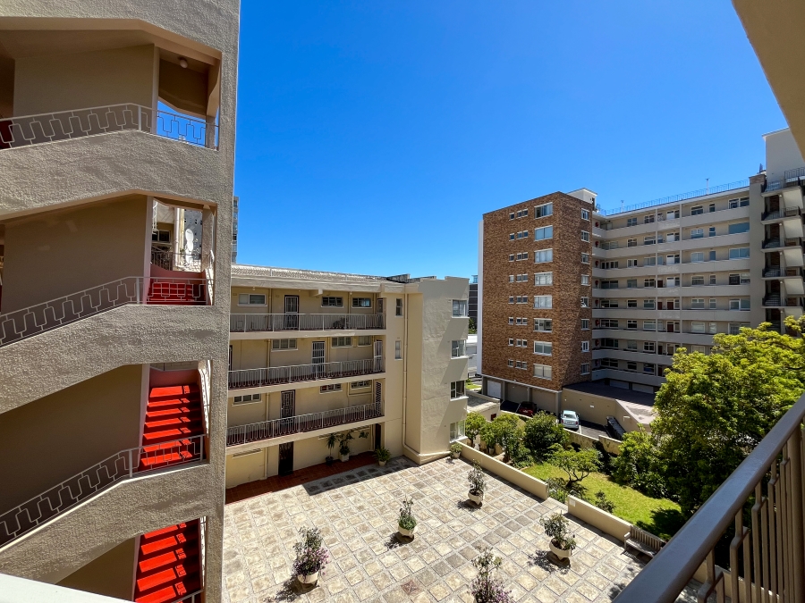 To Let 1 Bedroom Property for Rent in Sea Point Western Cape